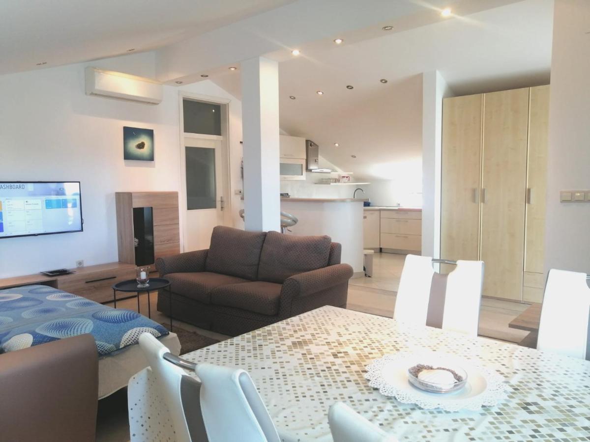 Lovely Sea View House In Malinska Island Krk Exterior foto